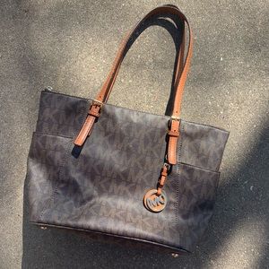 Michael Kora jet set